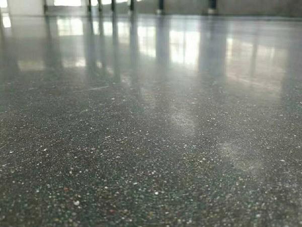 金剛砂固化耐磨地坪施工
